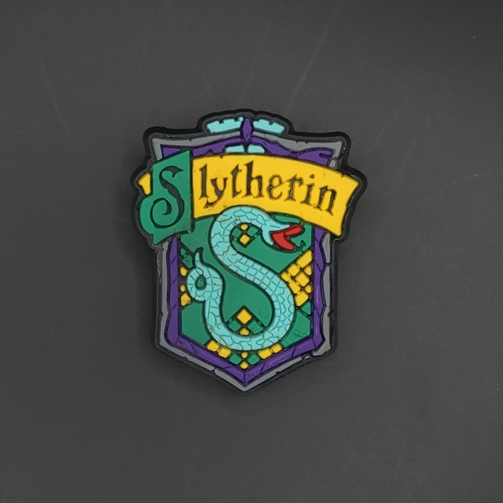 (5/$15) Slytherin Croc Charm